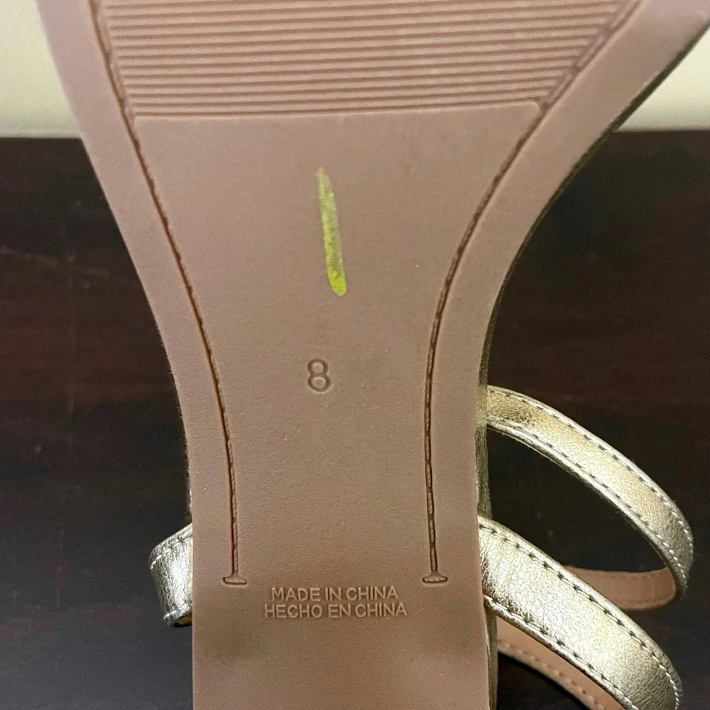 Old Navy Womens Gold Metallic Block Heel Ankle Strap Sandals Size 8 - Picture 9 of 9